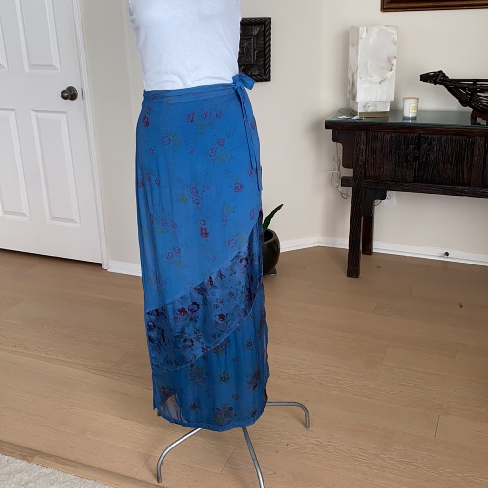 Beautiful wrap skirt - Picture 3 of 9